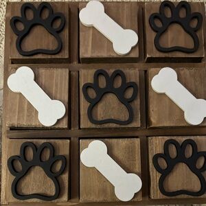 Kirklands Wooden Tic-Tac-Toe with Black and White dog paws n bones New in Box
